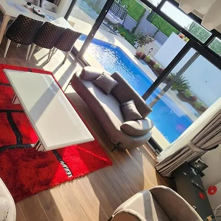 Er -is Villalari Villa *