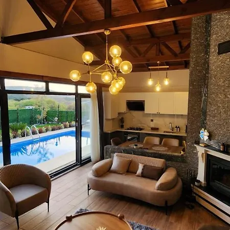 Villa Er -is Villalari *