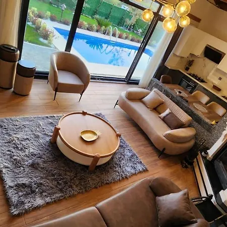 Er -is Villalari Villa